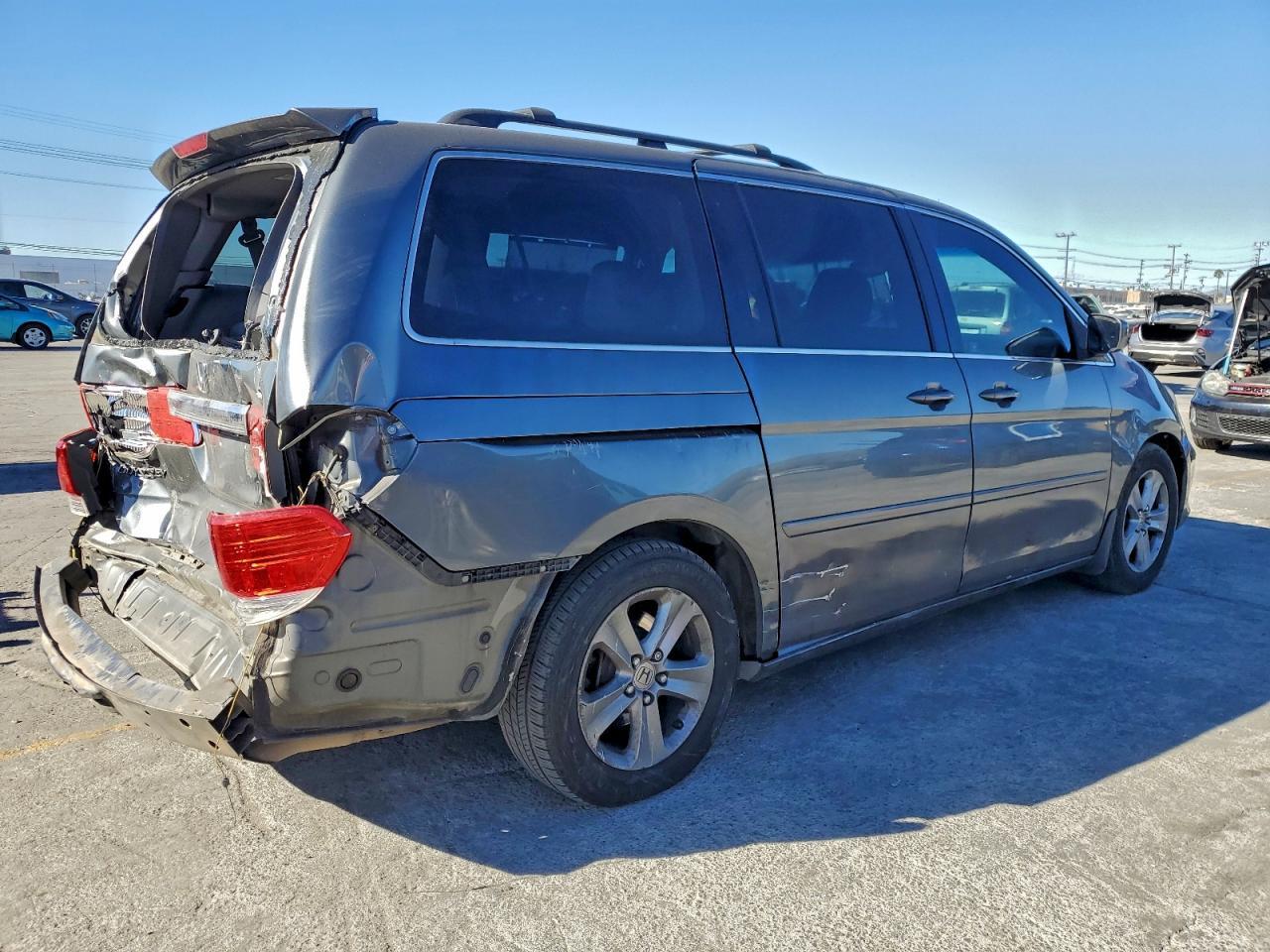 2010 Honda Odyssey Touring - Image 3