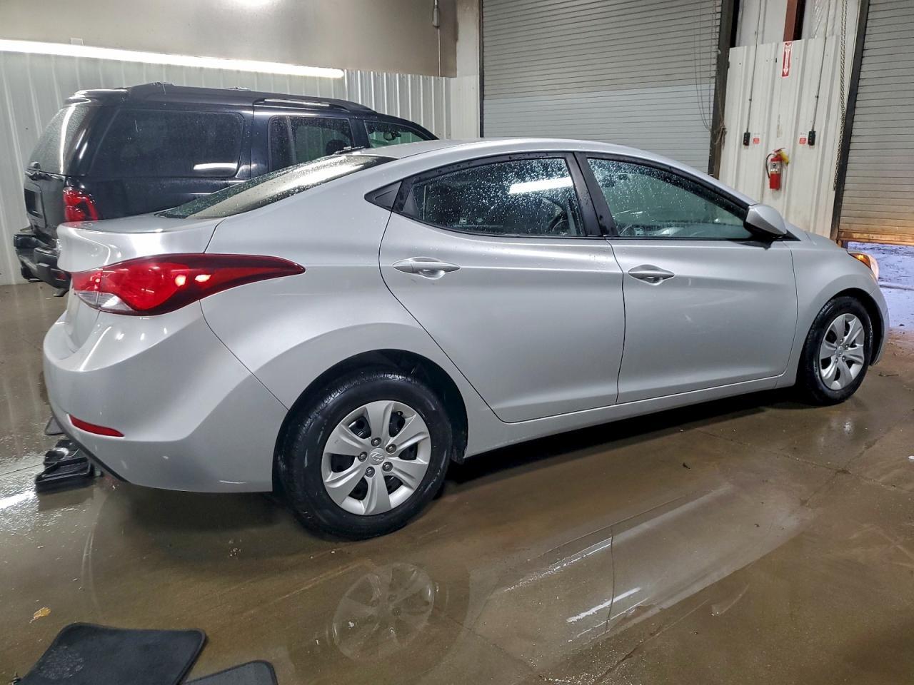 2016 Hyundai Elantra Se - Image 3