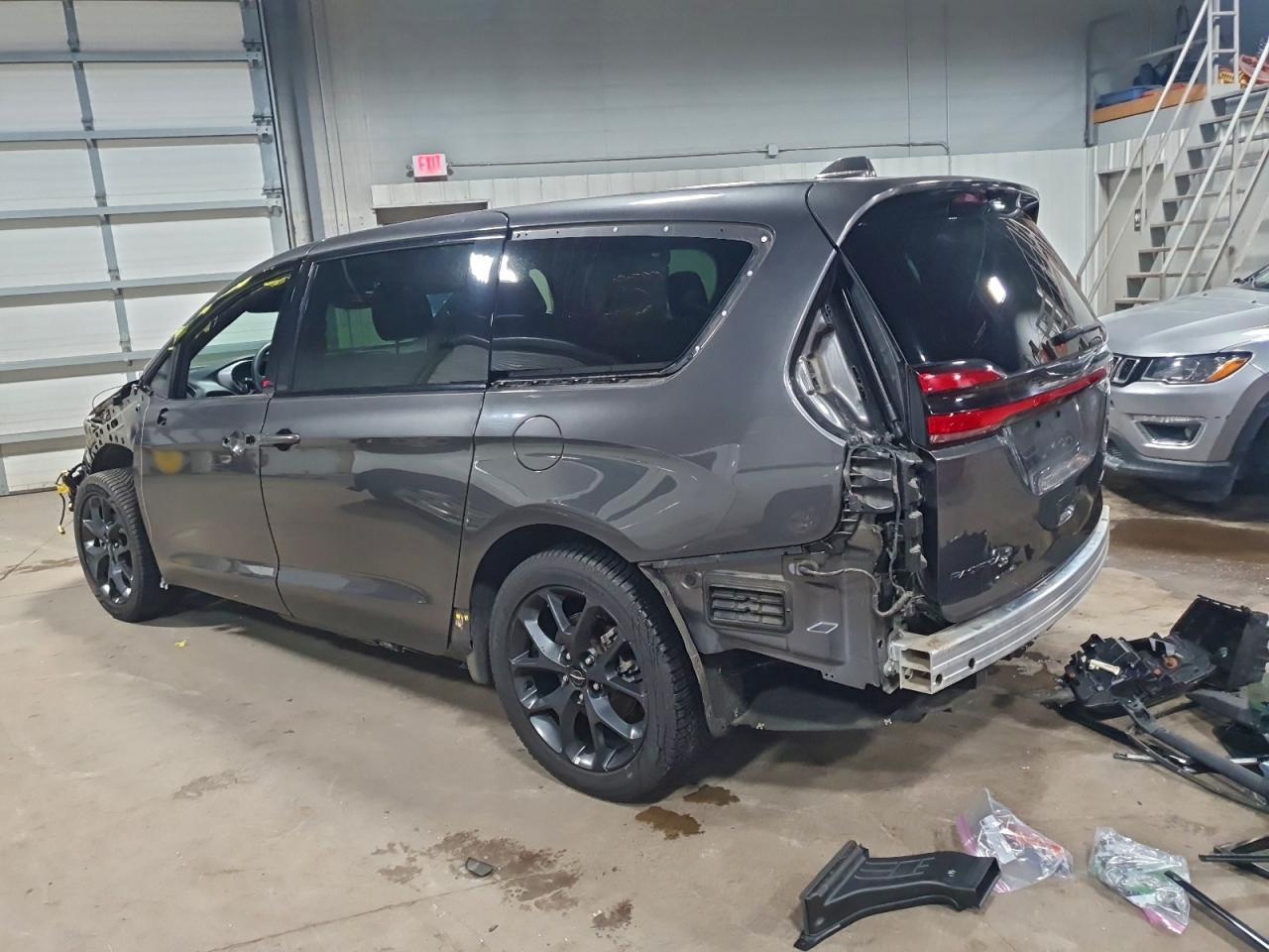 2022 Chrysler Pacifica Limited - Фото 2