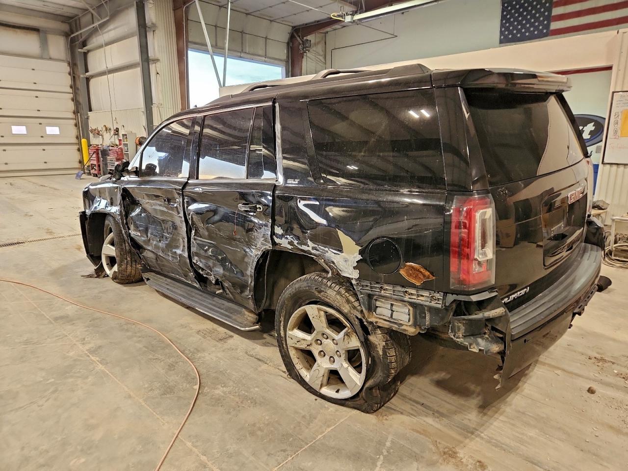2017 GMC Yukon Slt - Фото 2