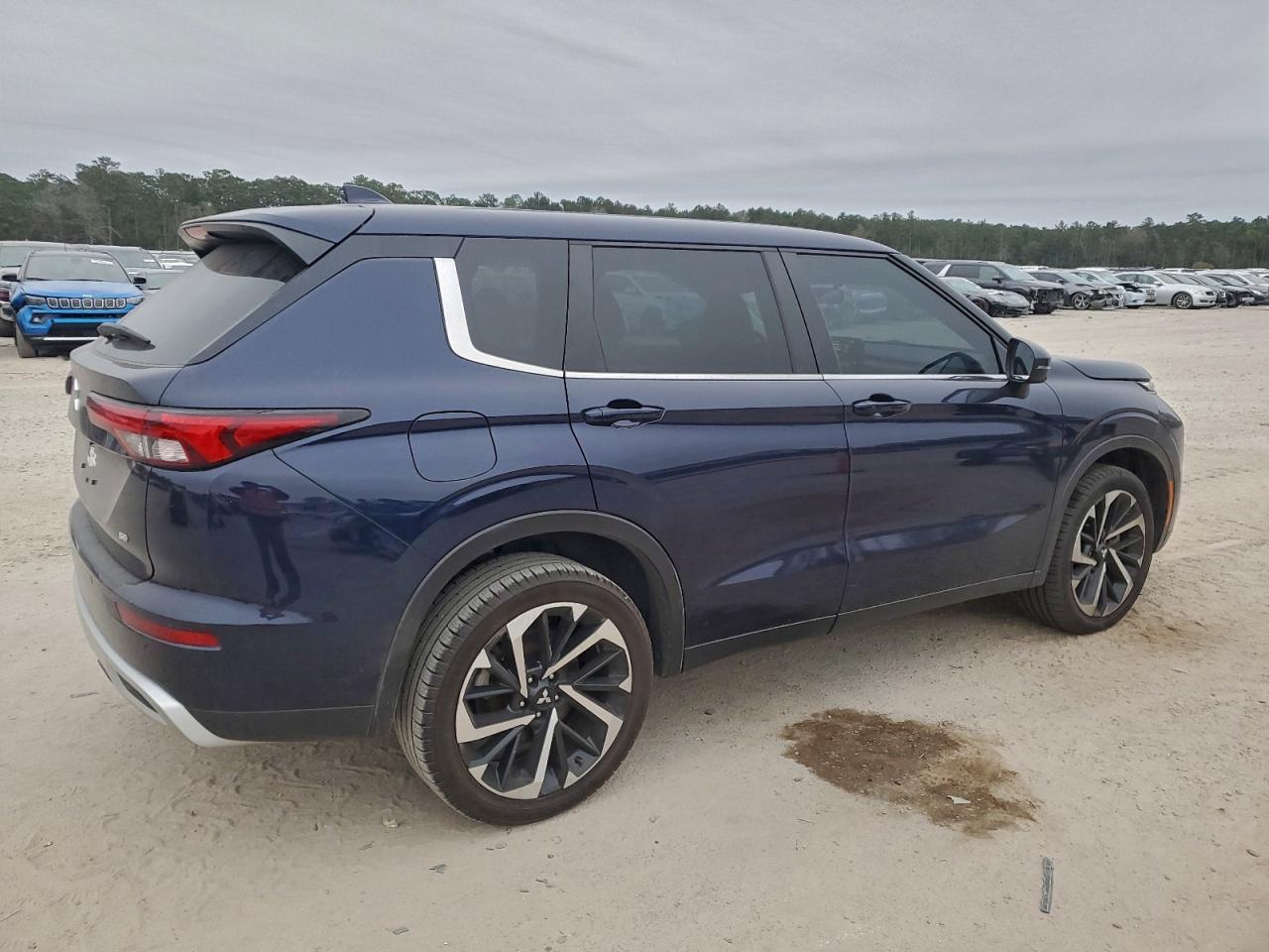 2023 Mitsubishi Outlander Se - Фото 3