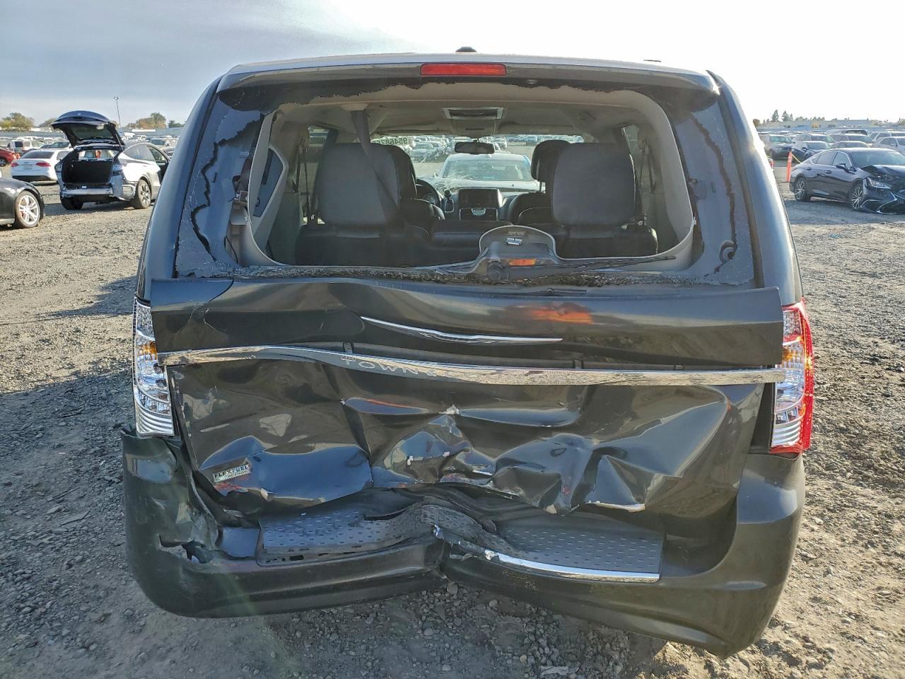 2012 Chrysler Town & Country Touring - Фото 6