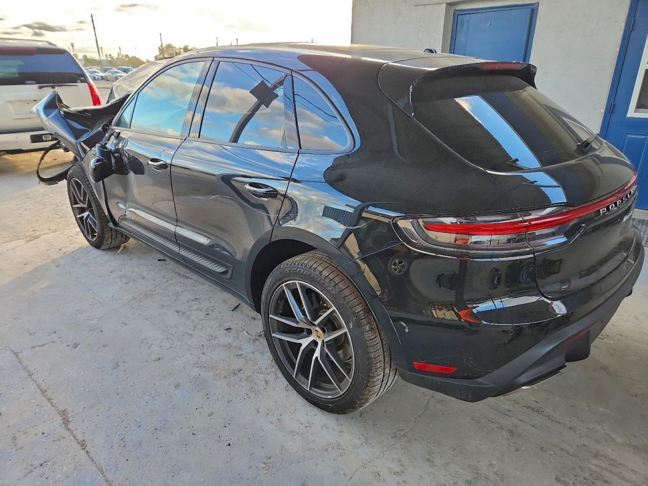 2025 Porsche Macan Base - Image 2