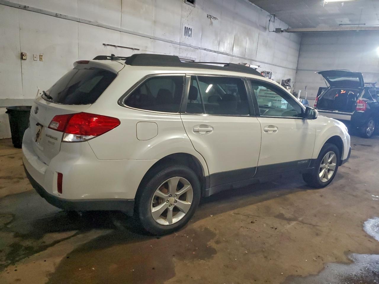 2014 Subaru Outback 2.5I Premium - Фото 3