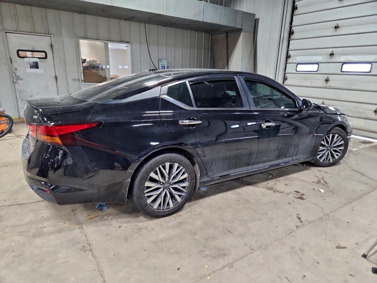 2023 Nissan Altima Sv - Image 3