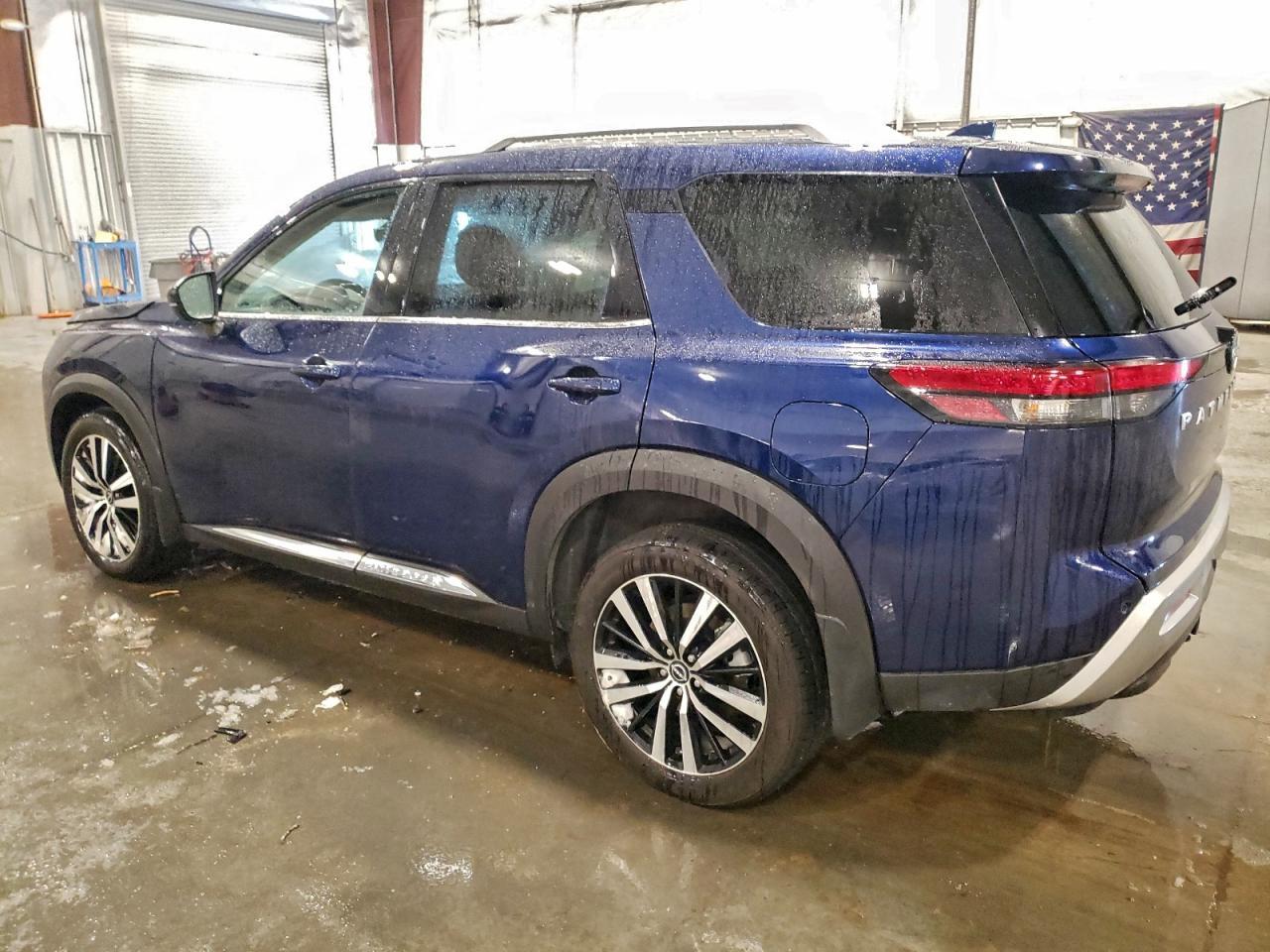 2025 Nissan Pathfinder Platinum - Фото 2