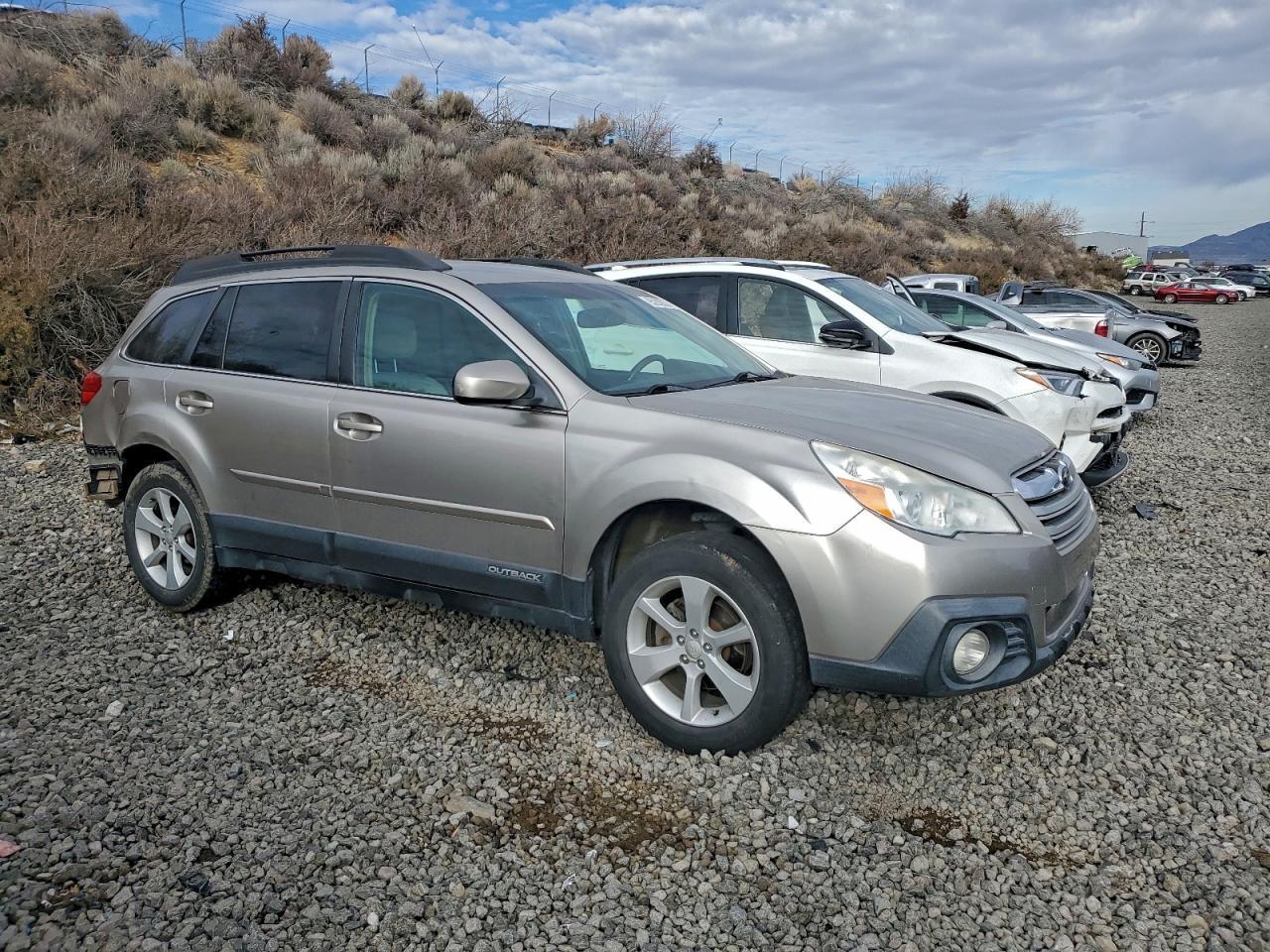 2014 Subaru Outback 2.5I Premium - Image 4