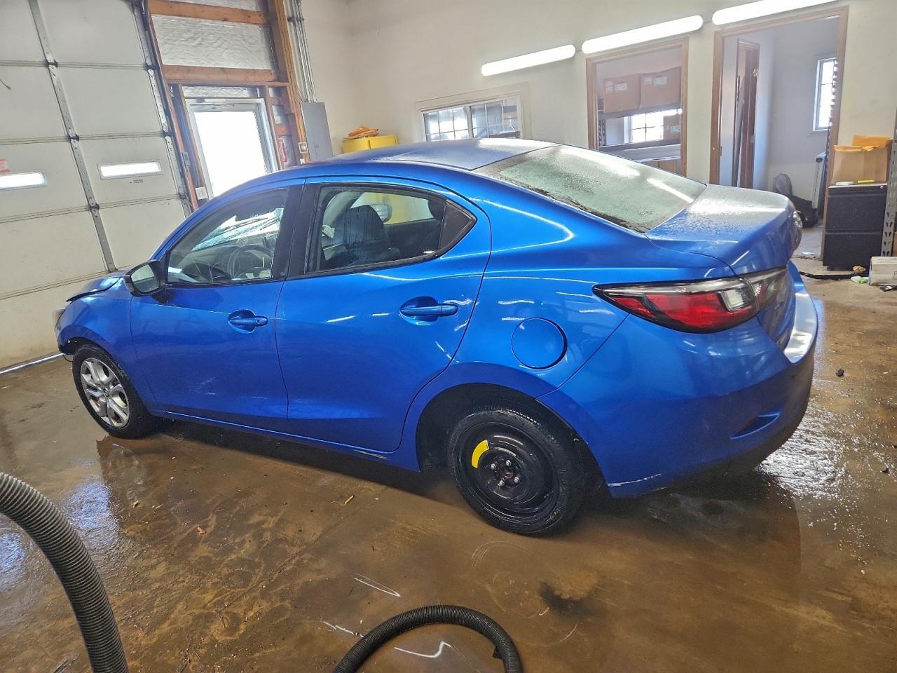 2017 Toyota Yaris Ia Base - Фото 2