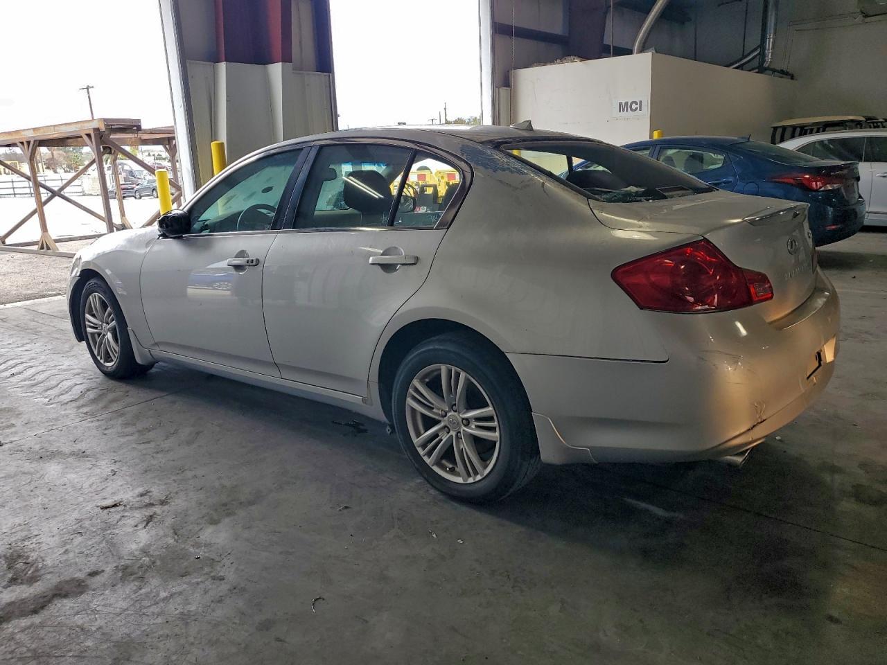 2011 Infiniti G25 - Фото 2