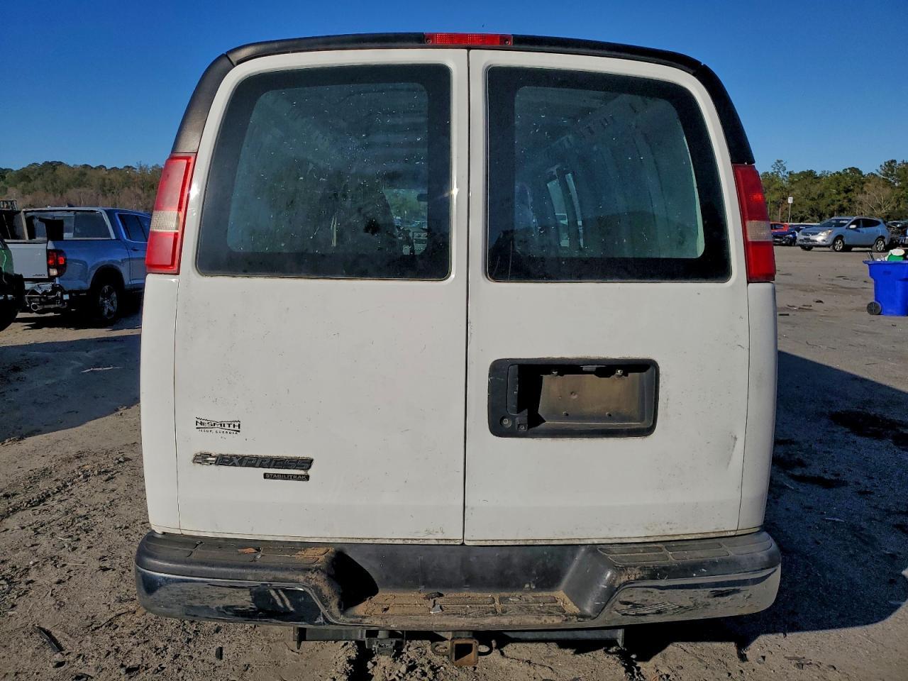 2015 Chevrolet Express G2500 - Фото 6