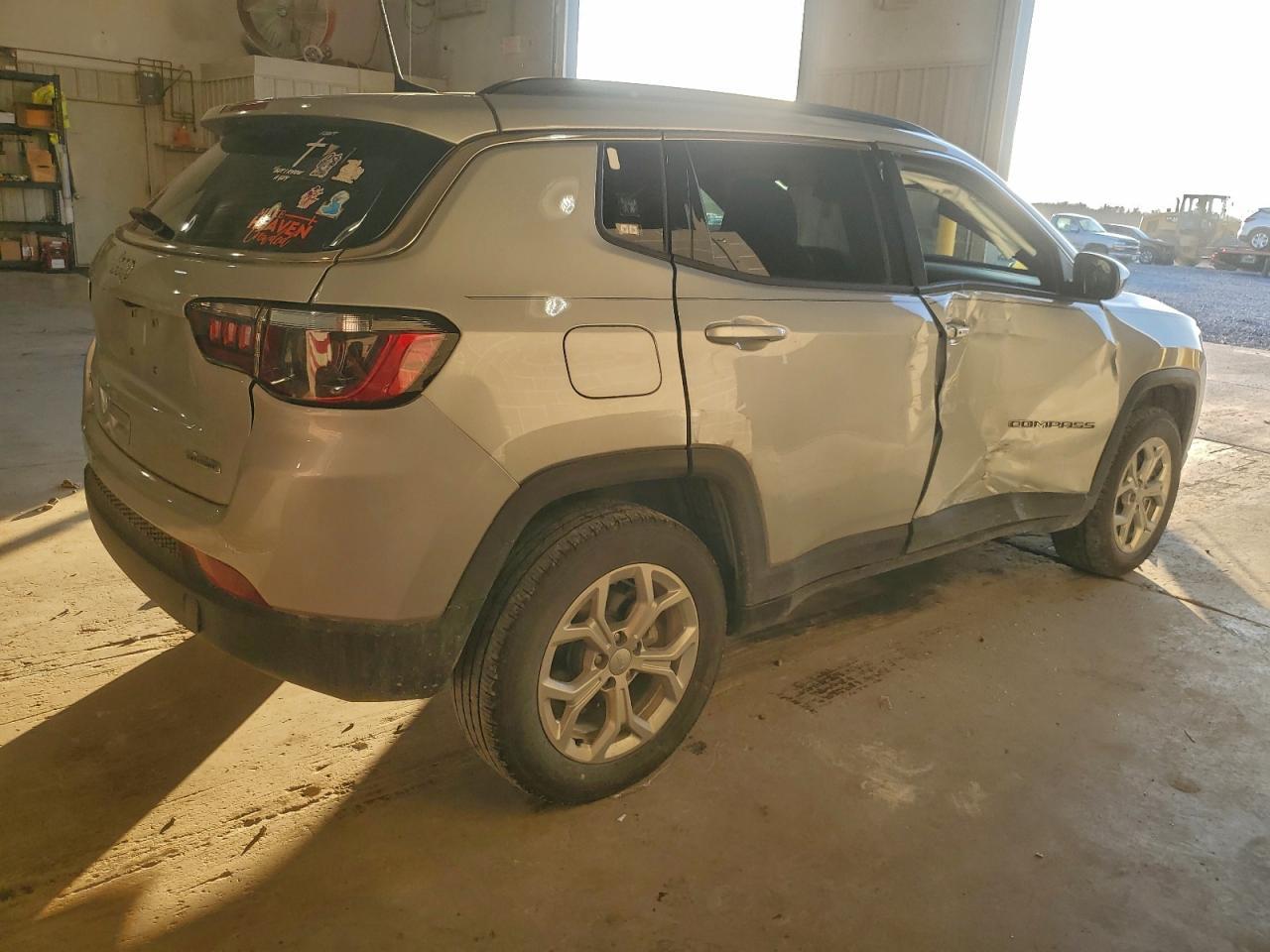 2024 Jeep Compass - Фото 3