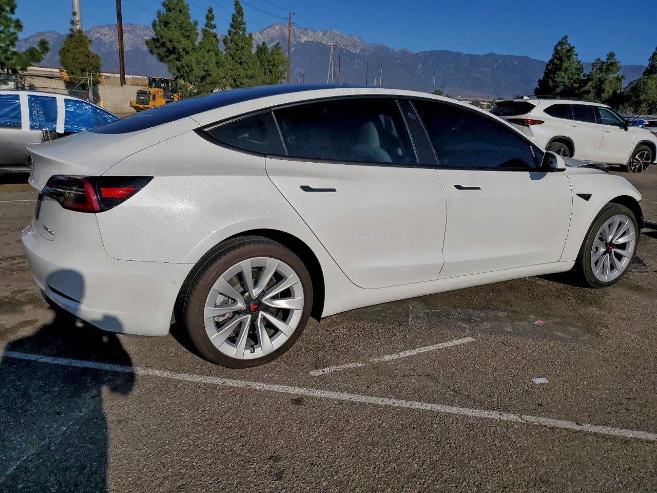 2022 Tesla Model 3 - Фото 3