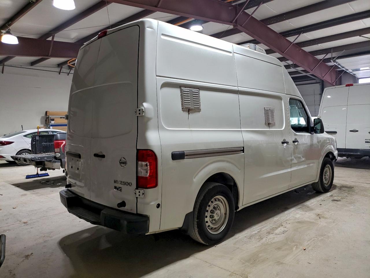 2016 Nissan Nv 2500 - Refrigerated Delivery Van - Фото 3