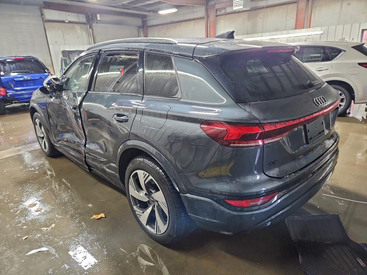 2025 Audi Q6 E-Tron Prestige - Фото 2