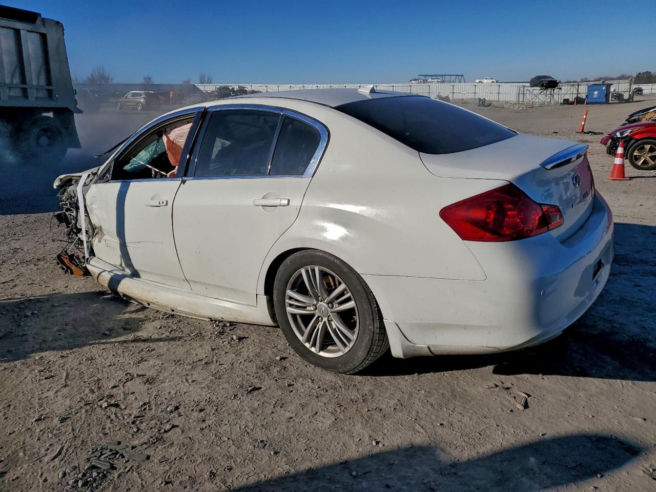 2010 Infiniti G37 Base - Фото 2