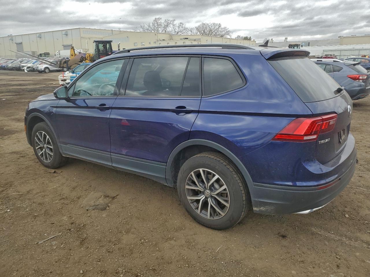 2021 Volkswagen Tiguan S - Фото 2