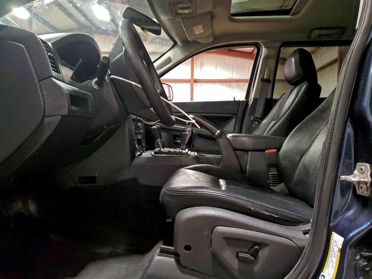 2009 Jeep Grand Cherokee Laredo - Image 7