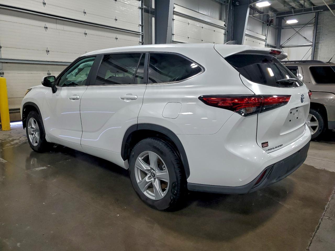 2023 Toyota Highlander Hybrid Le - Фото 2