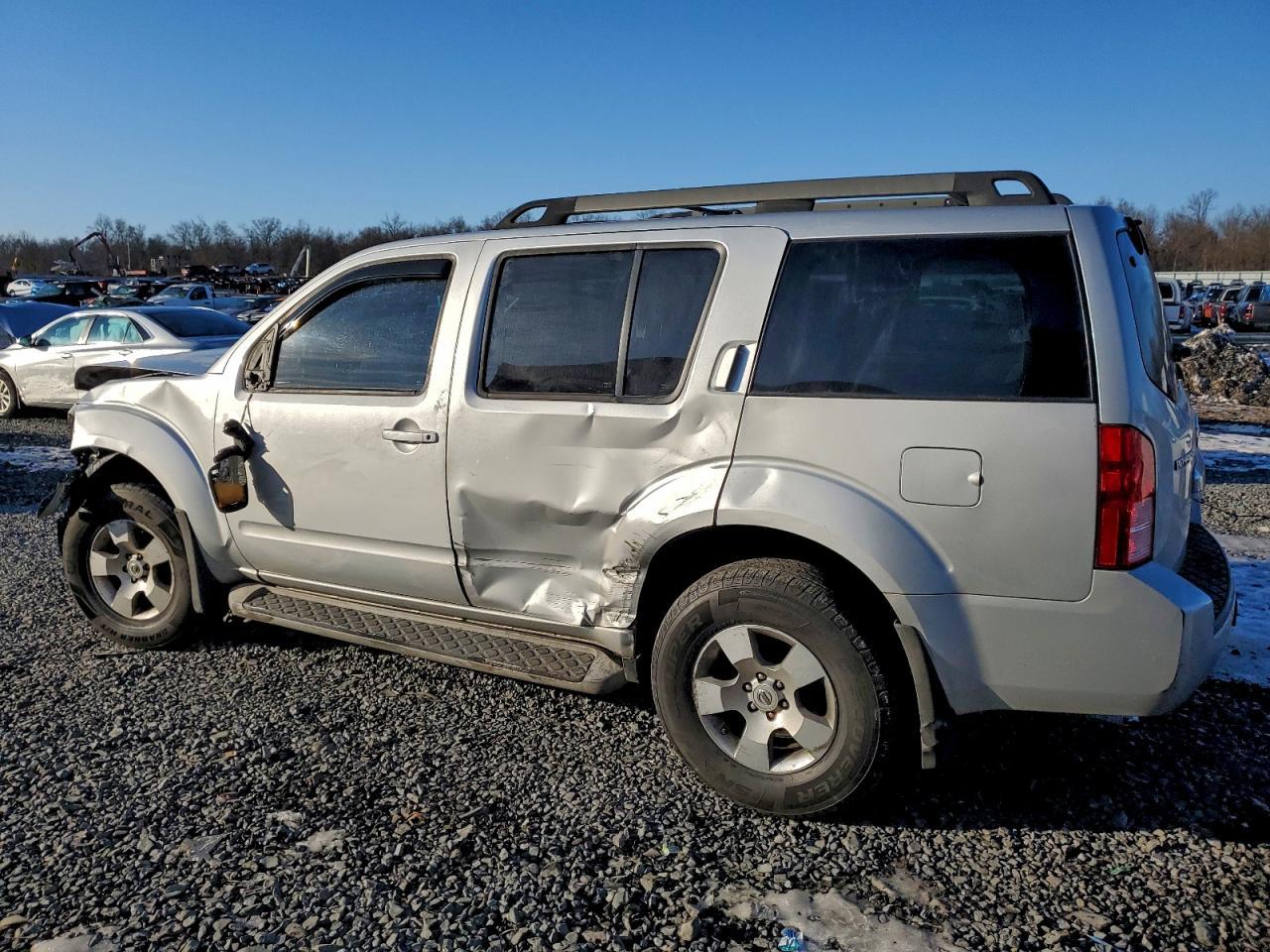 2011 Nissan Pathfinder S - Image 2