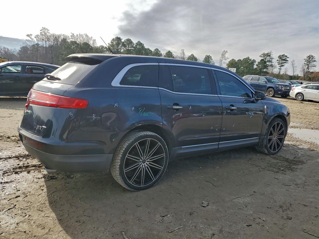 2014 Lincoln Mkt - Фото 3