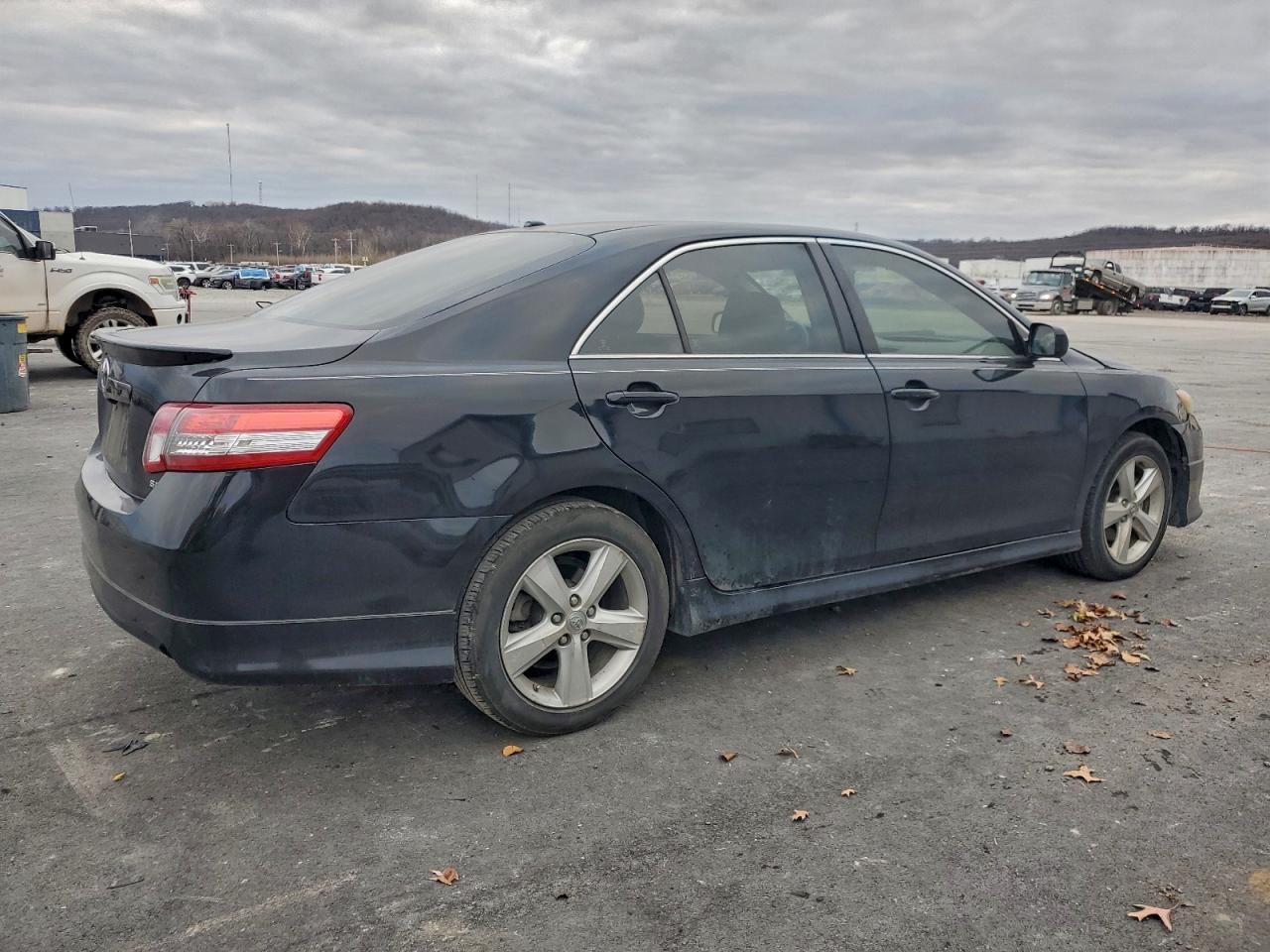 2011 Toyota Camry Se - Image 3