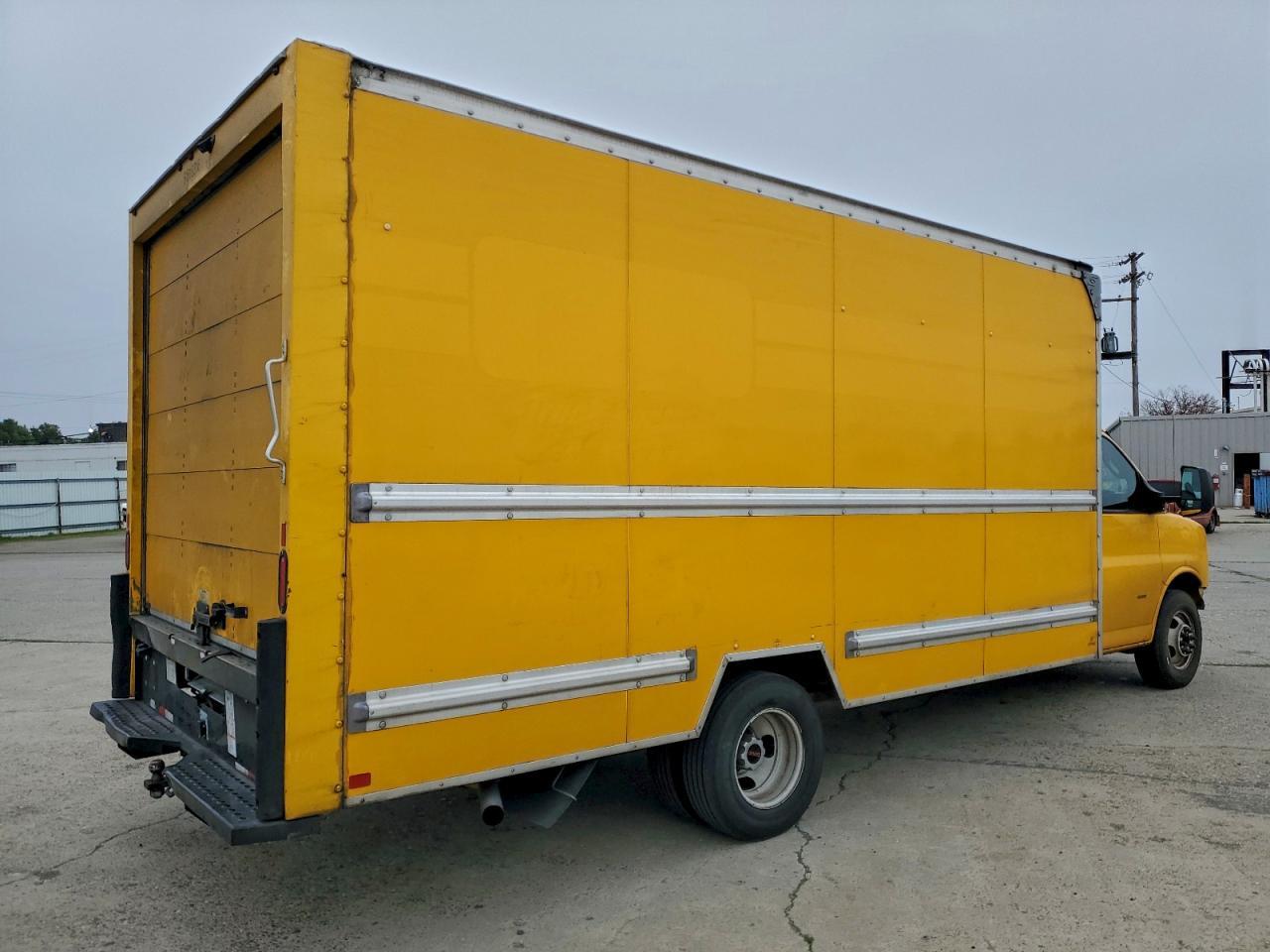 2021 GMC Savana Cutaway G3500 - Фото 3