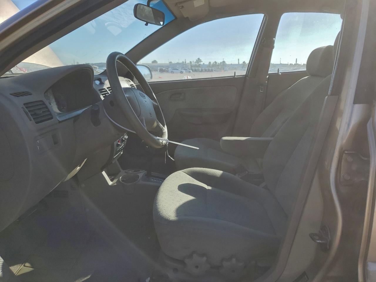 2004 Kia Rio - Image 7