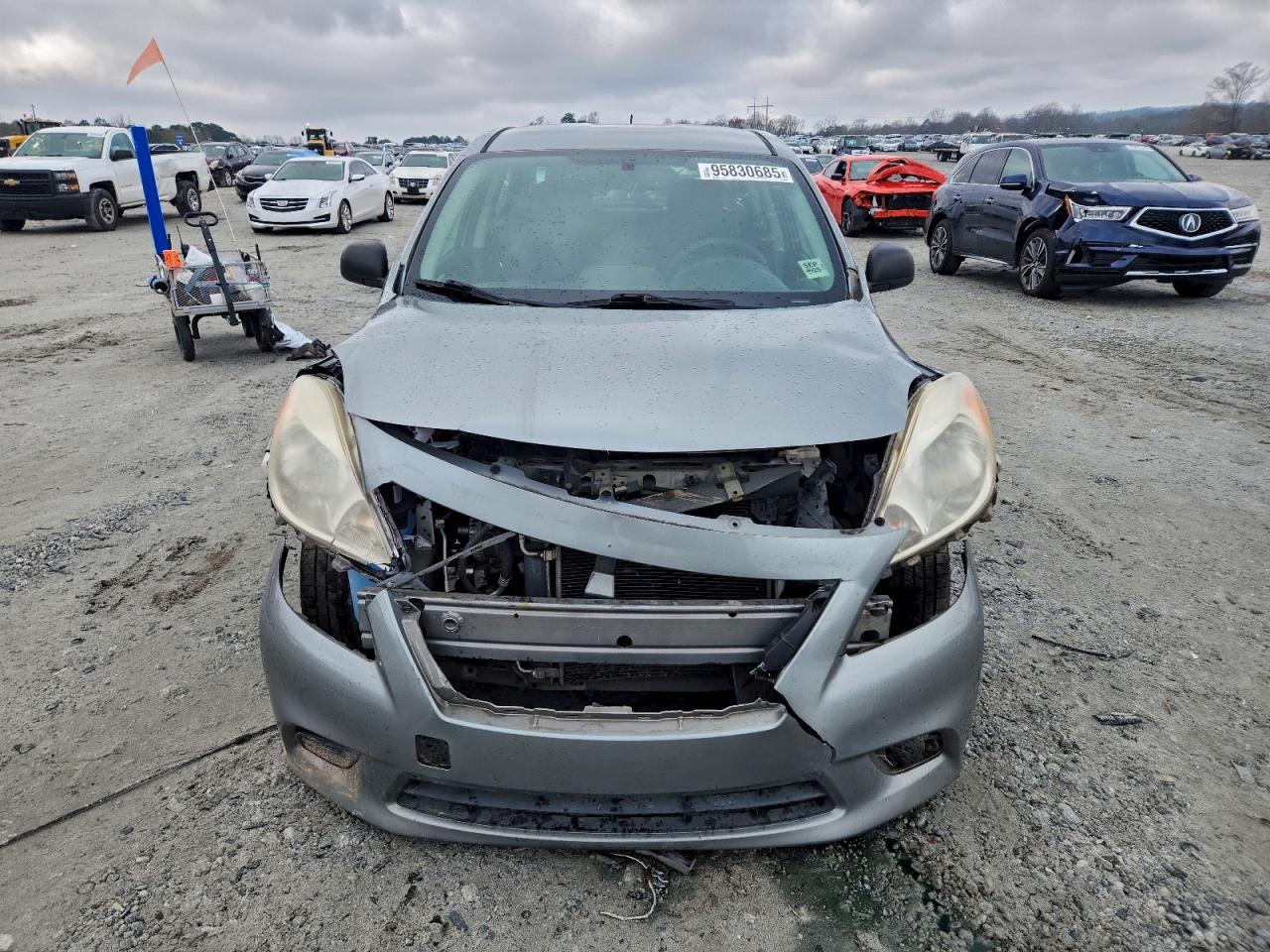 2013 Nissan Versa S - Фото 5
