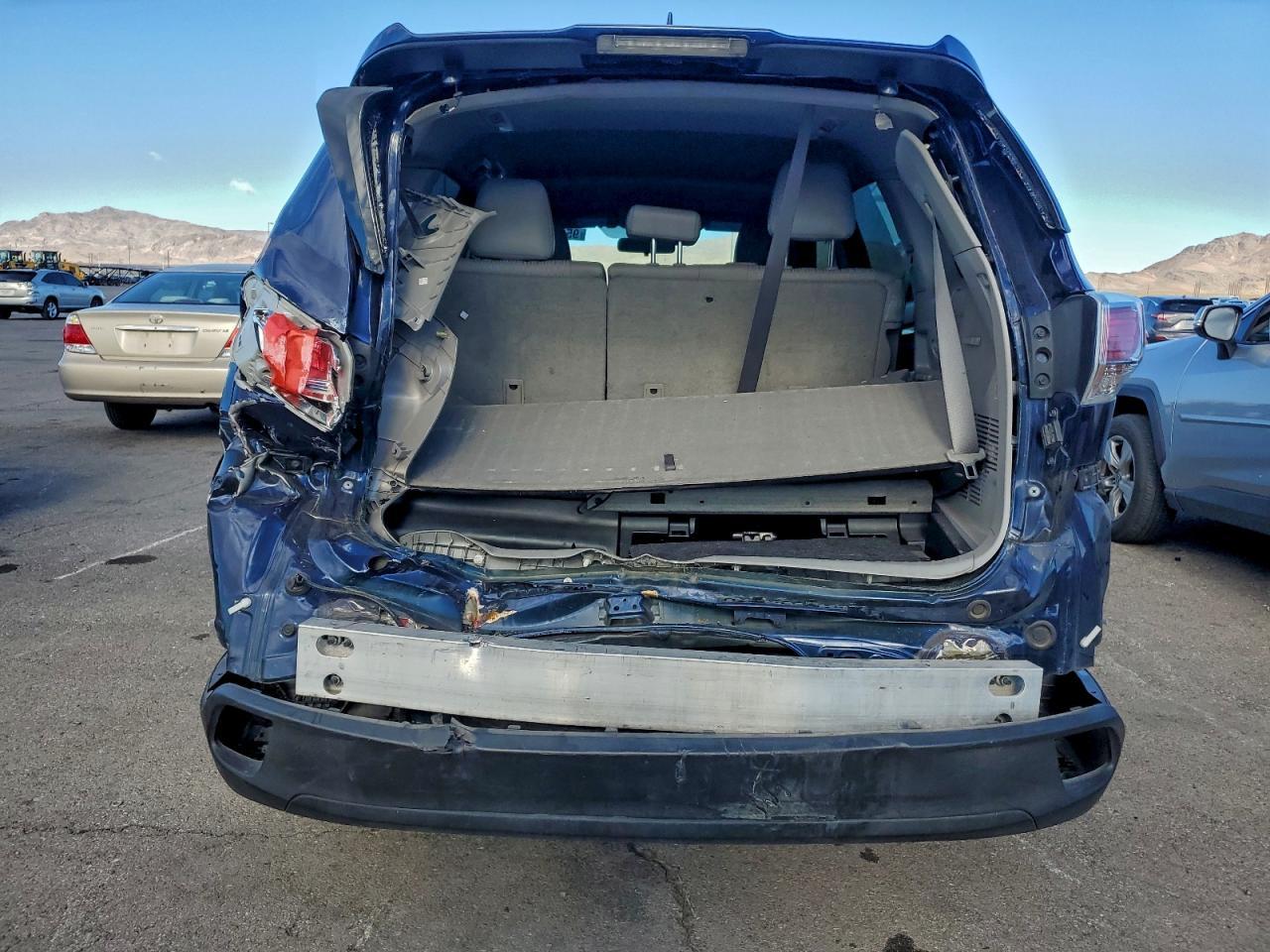 2016 Toyota Highlander Le Plus - Фото 6