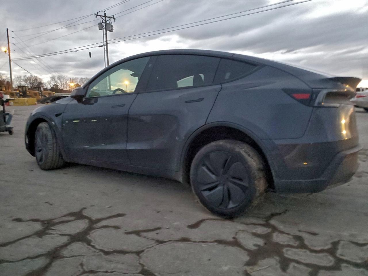 2026 Tesla Model Y - Image 2