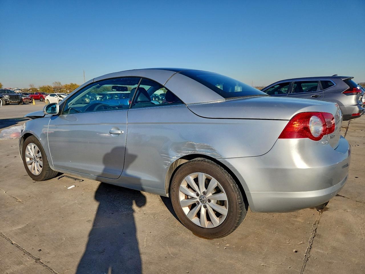 2007 Volkswagen Eos 2.0T - Image 2
