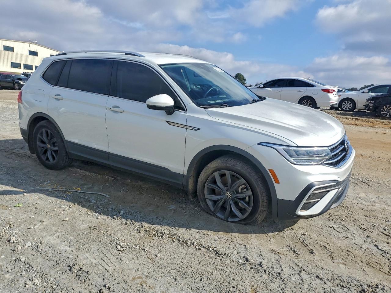 2023 Volkswagen Tiguan Se - Фото 4