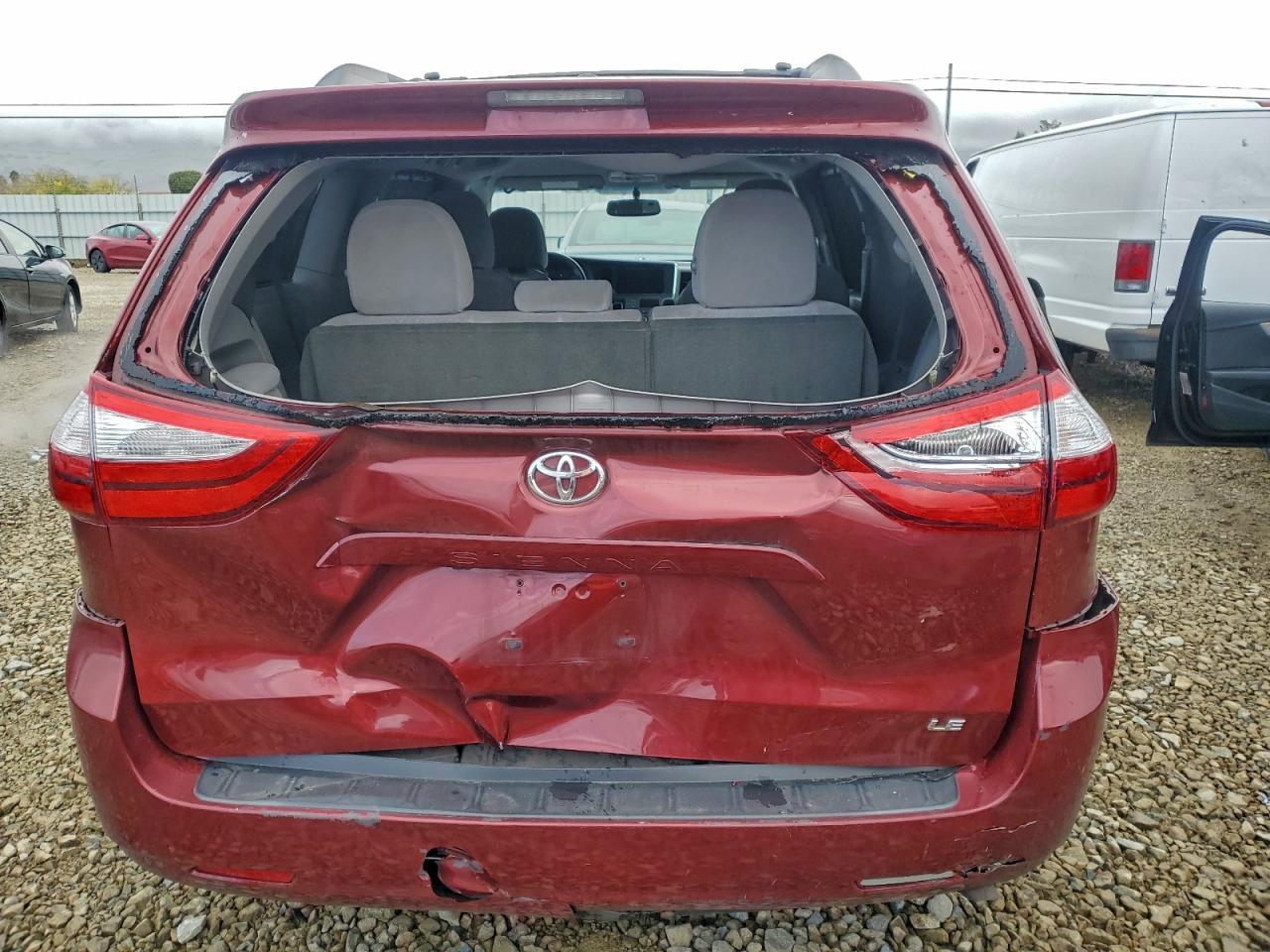 2017 Toyota Sienna Le - Фото 6