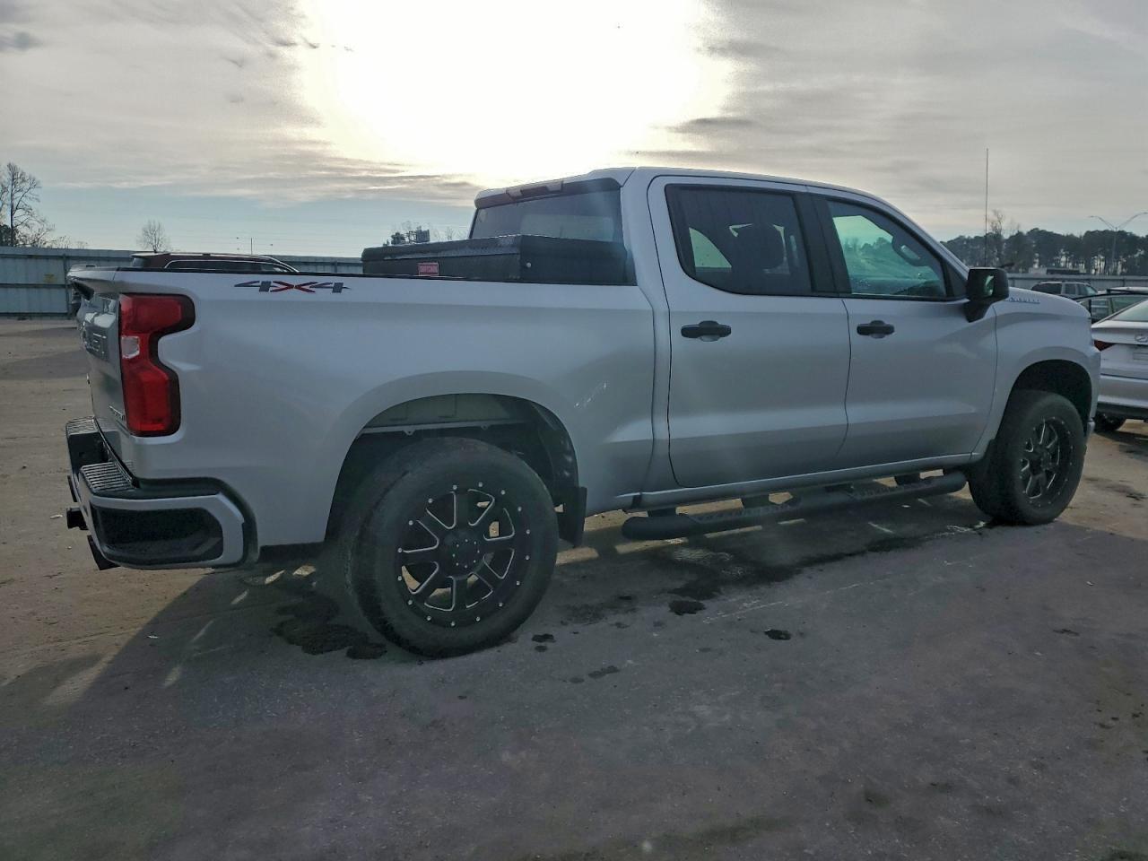 2020 Chevrolet Silverado K1500 Custom - Фото 3