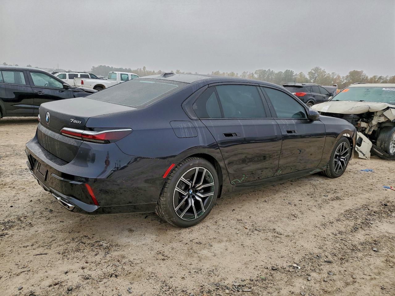 2024 BMW 760 Xi - Image 3