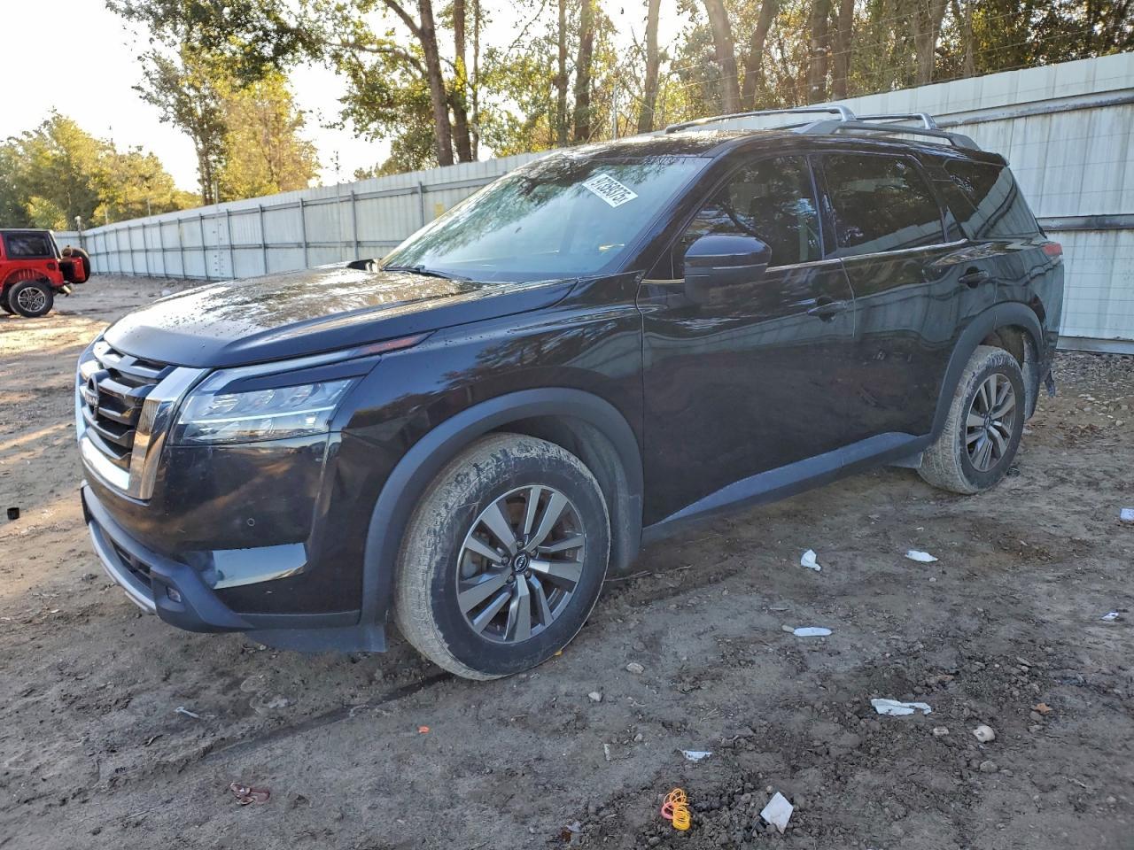 2022 Nissan Pathfinder Sl