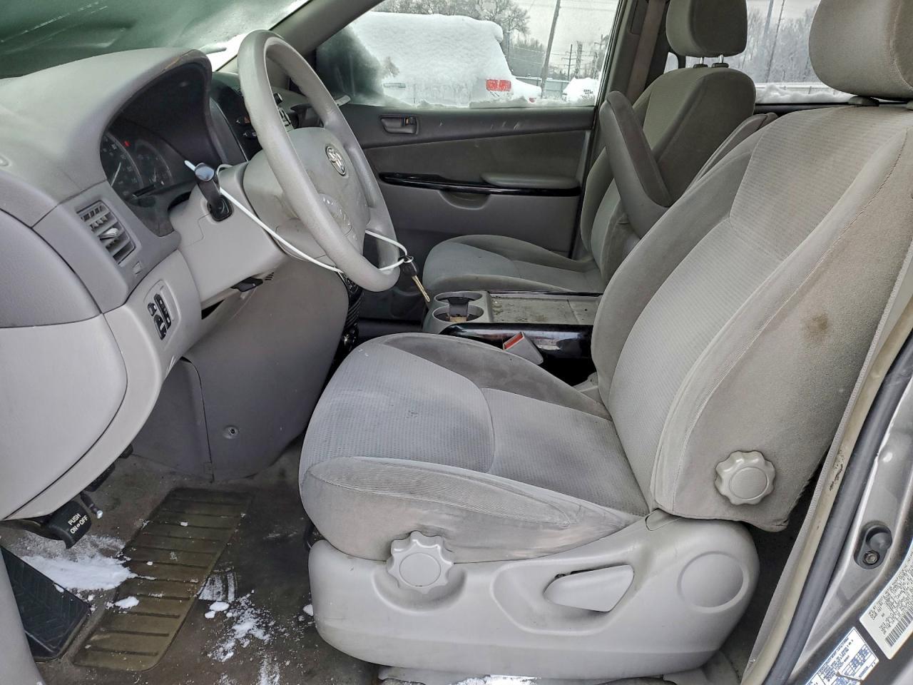 2004 Toyota Sienna Ce - Фото 7