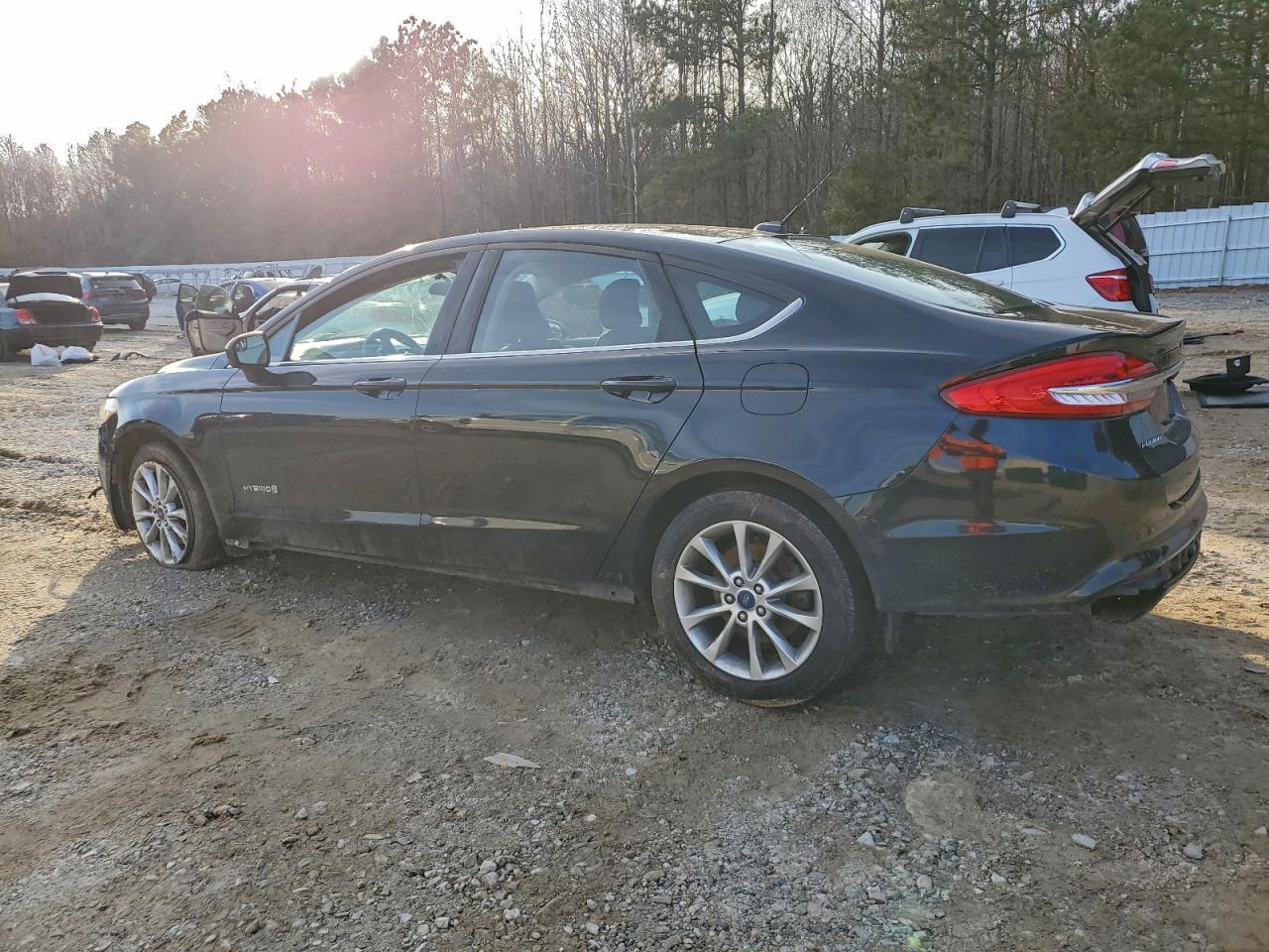 2017 Ford Fusion Se Hybrid - Image 2