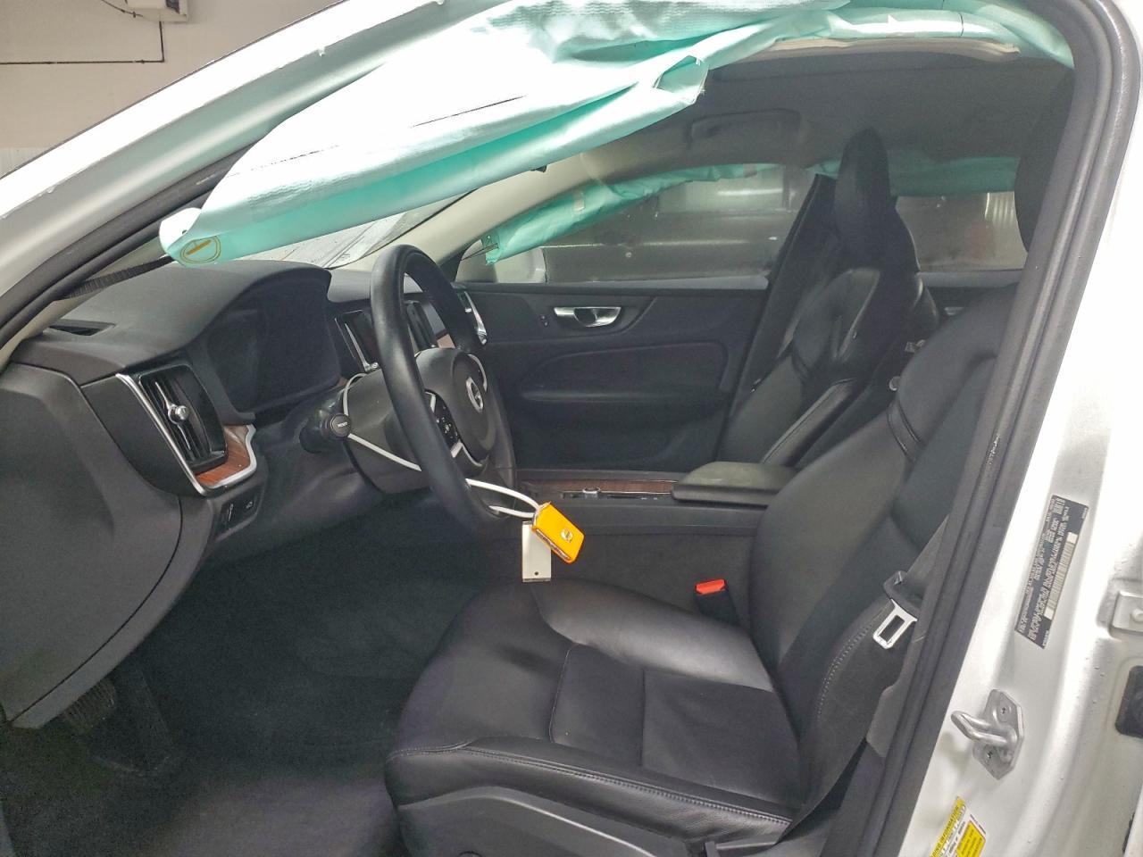 2021 Volvo S60 T6 Momentum - Image 7