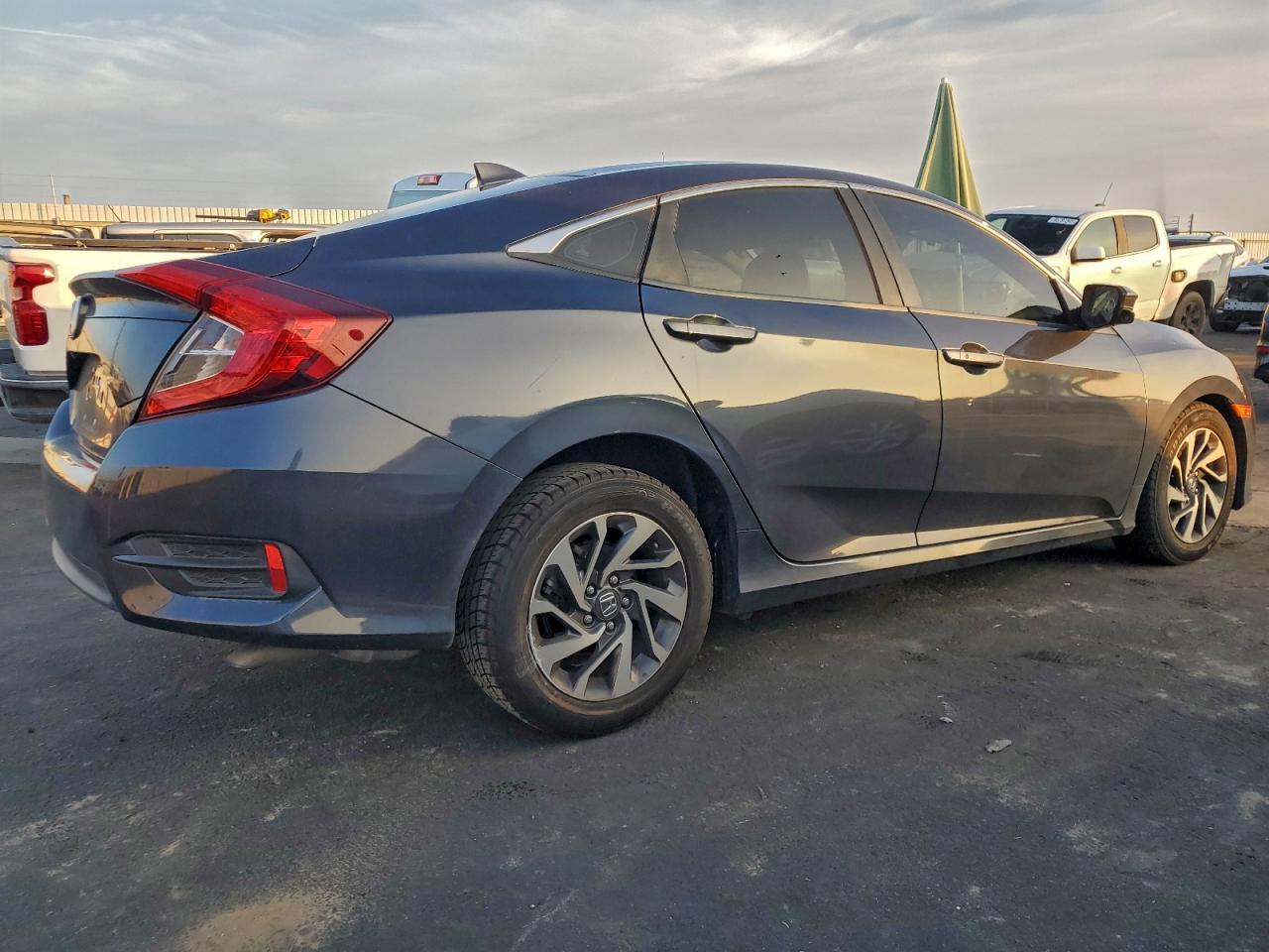 2018 Honda Civic Ex - Image 3