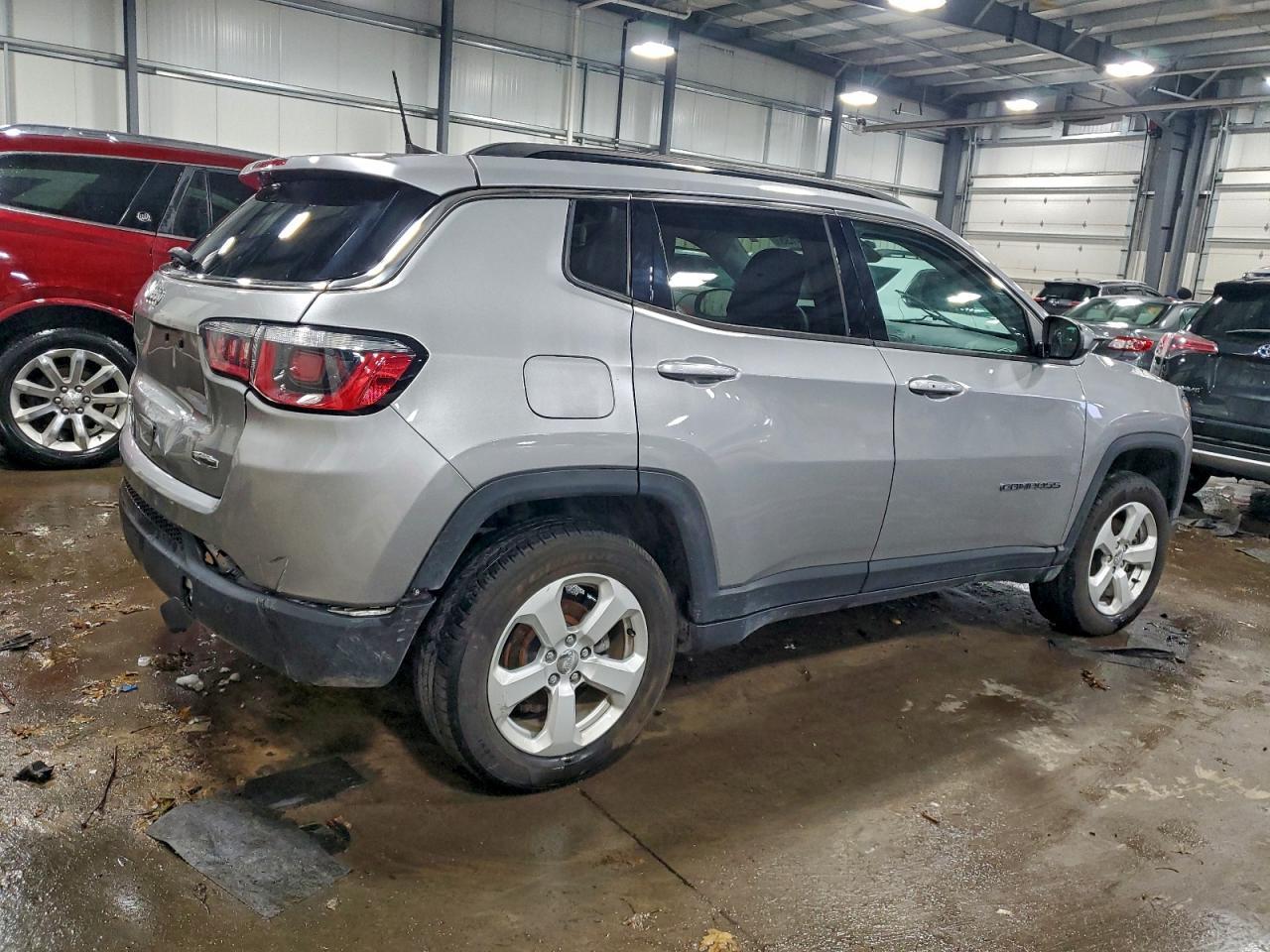 2018 Jeep Compass Latitude - Image 3