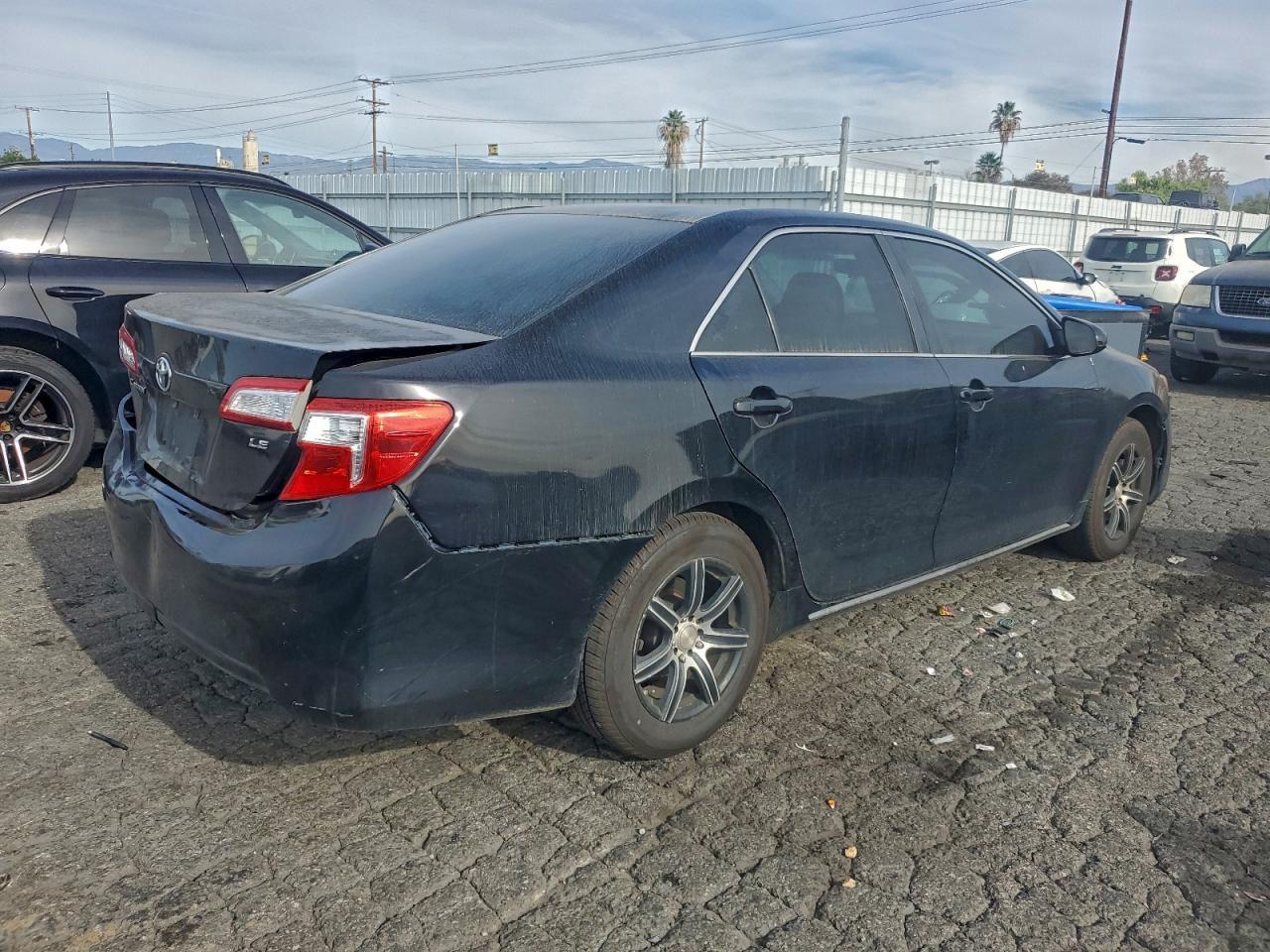 2012 Toyota Camry Le - Фото 3