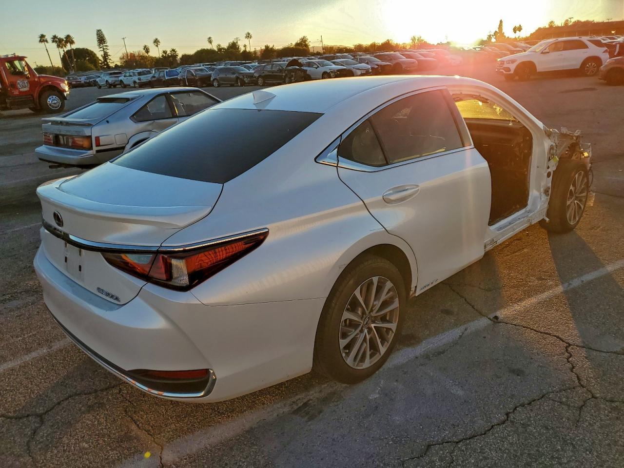 2022 Lexus Es 300H Base - Фото 3