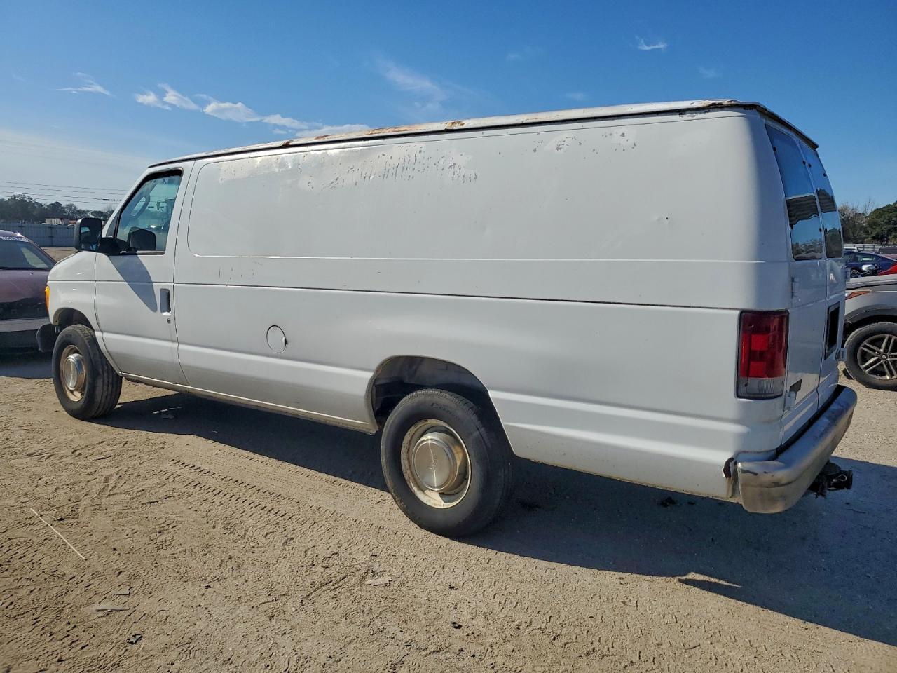 2003 Ford Econoline E250 Van - Фото 2