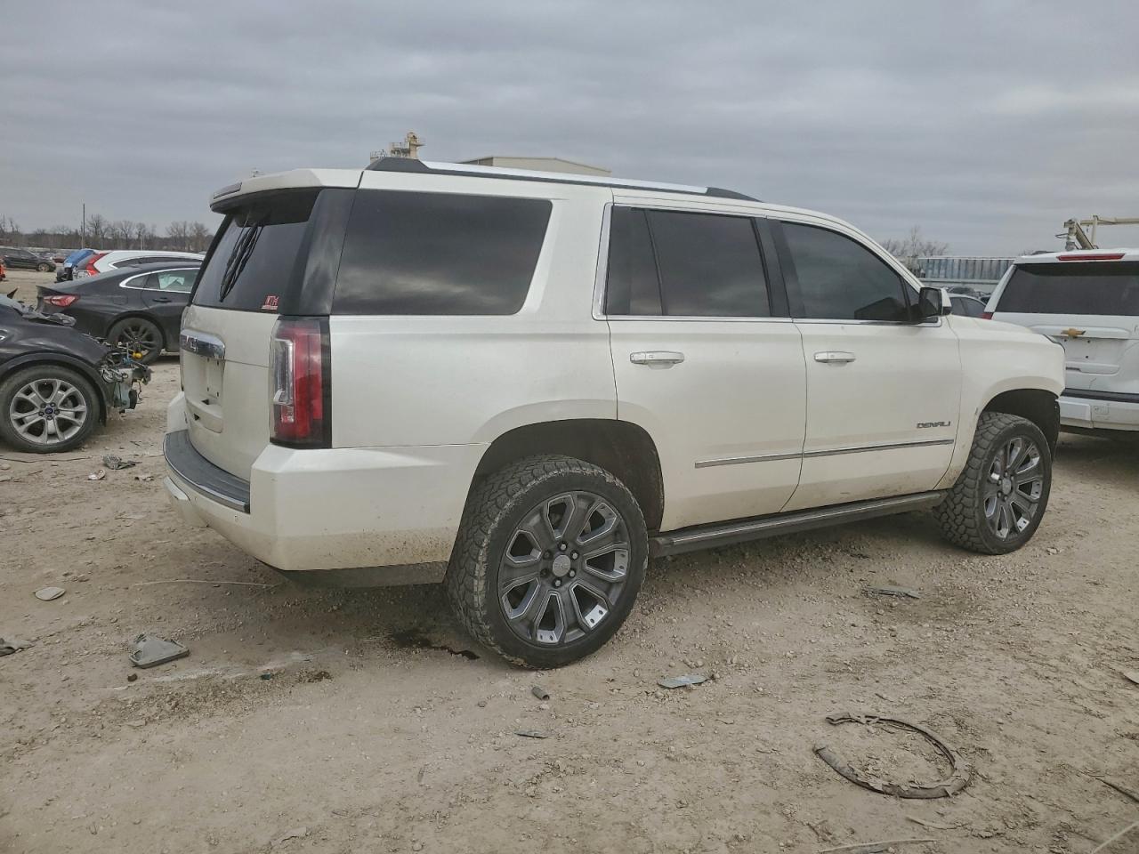 2015 GMC Yukon Denali - Image 3
