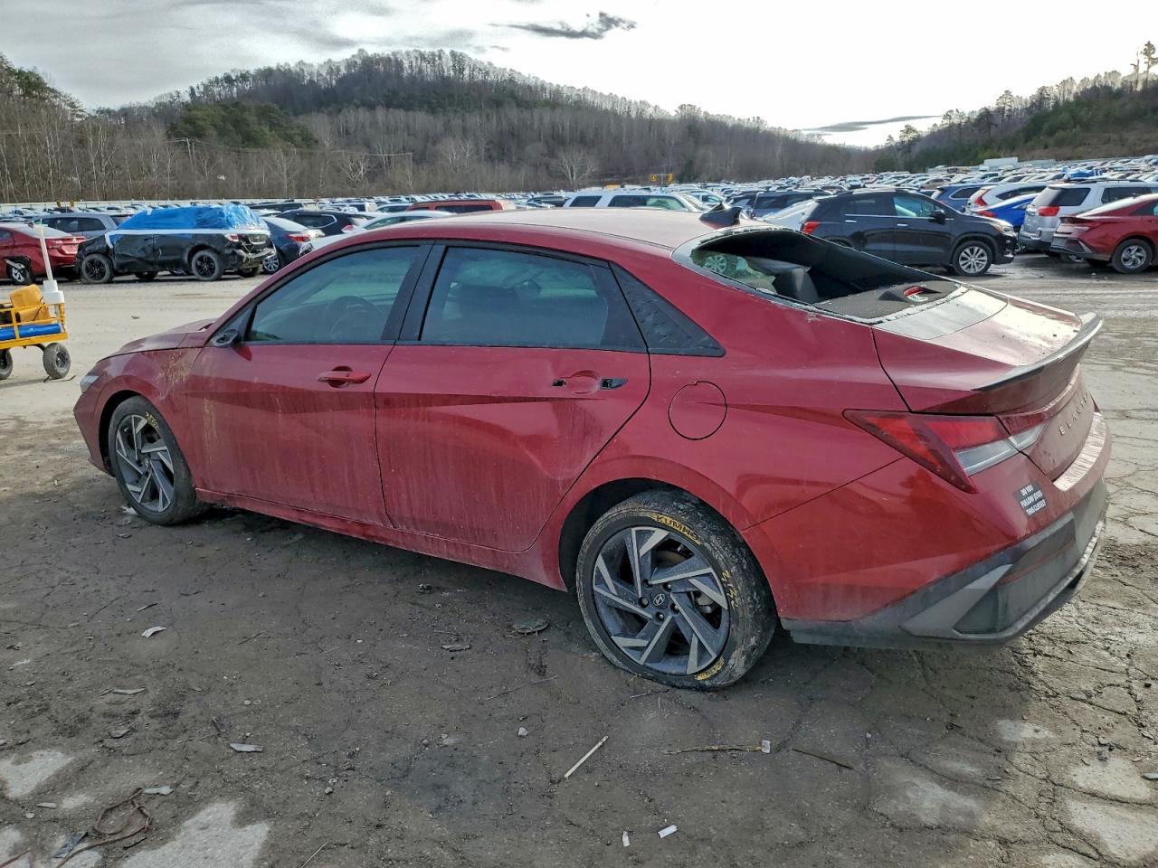 2025 Hyundai Elantra Sel Sport - Image 2