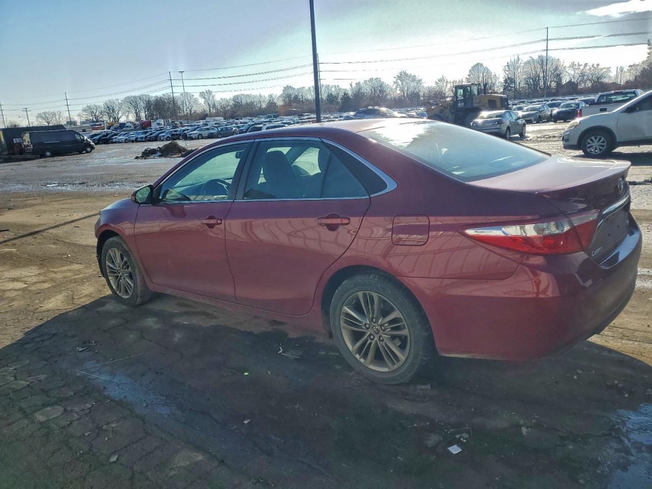 2015 Toyota Camry Le - Фото 2