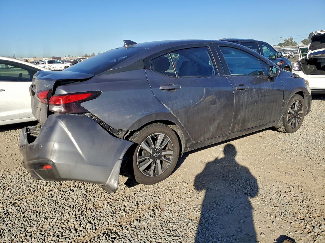 2021 Nissan Versa Sv - Image 3