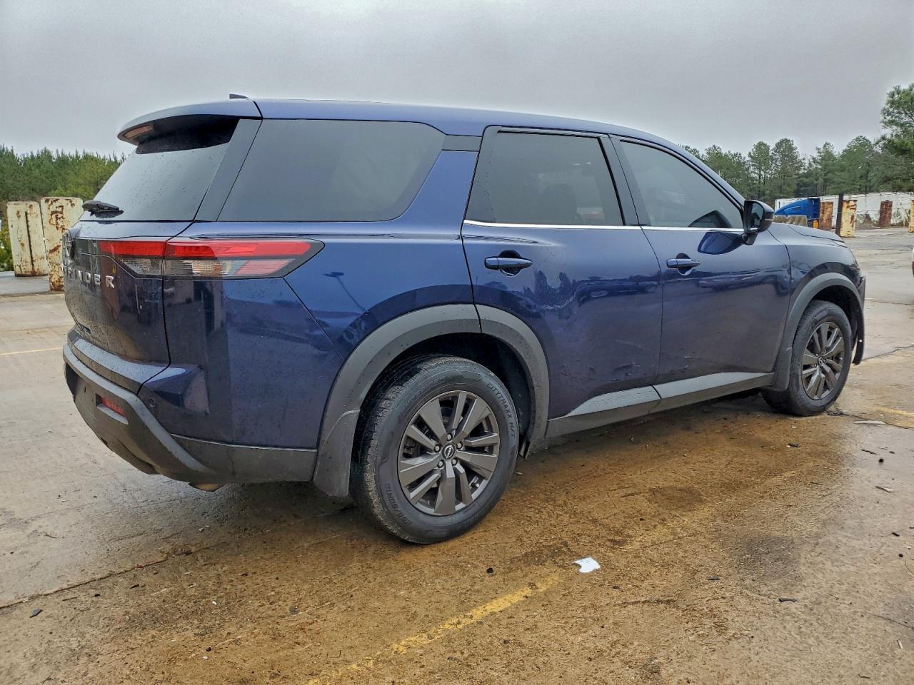 2022 Nissan Pathfinder S - Image 3