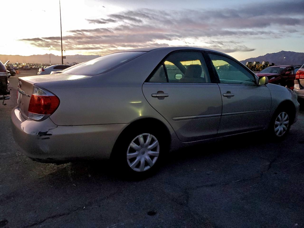 2005 Toyota Camry Le - Image 3